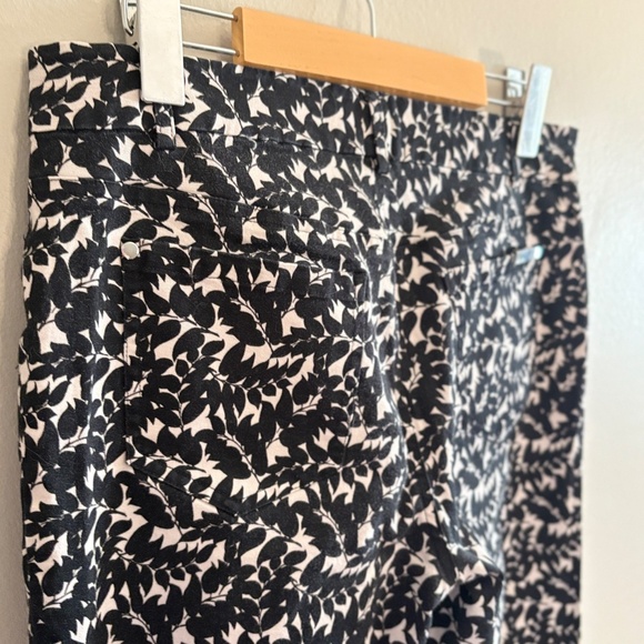 MDKNYC Black & White Print Cotton Slim Cut Ankle Pant - Picture 11 of 15